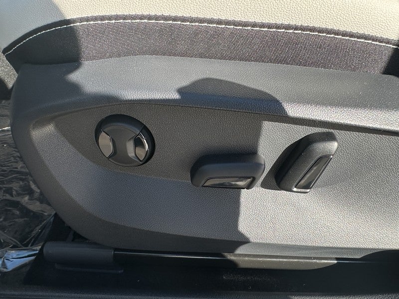 2025 Volkswagen Taos SE 4MOTION