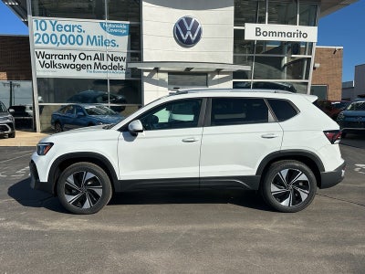 2025 Volkswagen Taos SE 4MOTION