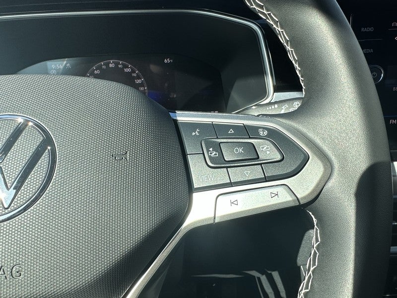 2025 Volkswagen Taos SE 4MOTION