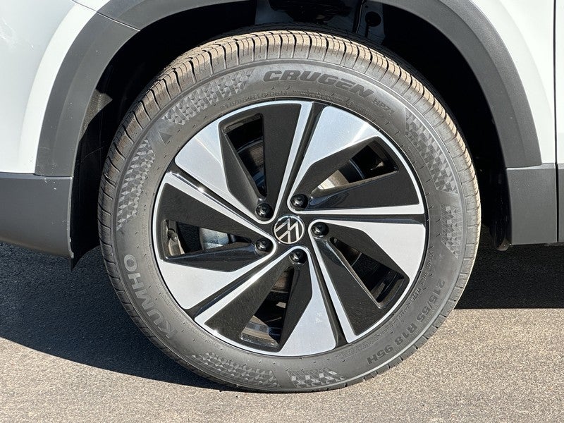 2025 Volkswagen Taos SE 4MOTION
