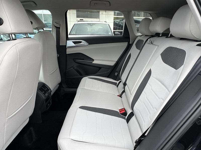 2025 Volkswagen Taos SE 4MOTION