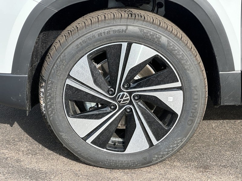 2026 Volkswagen Taos SE 4MOTION