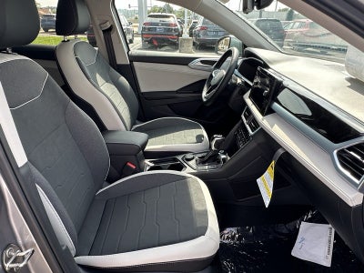 2025 Volkswagen Taos SE 4MOTION