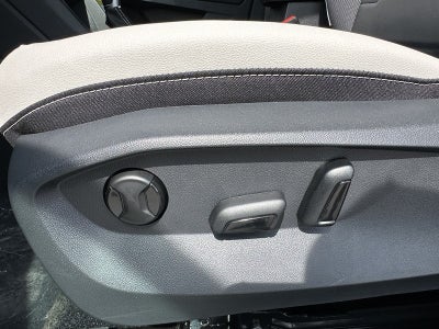 2025 Volkswagen Taos SE 4MOTION