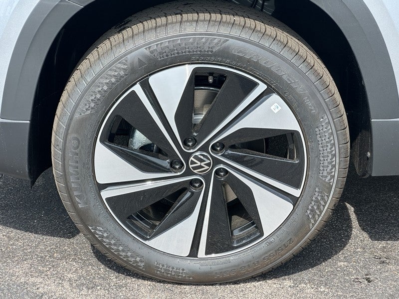 2025 Volkswagen Taos SE 4MOTION
