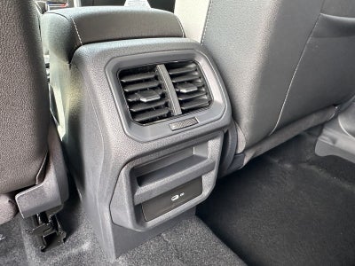 2025 Volkswagen Taos SE 4MOTION