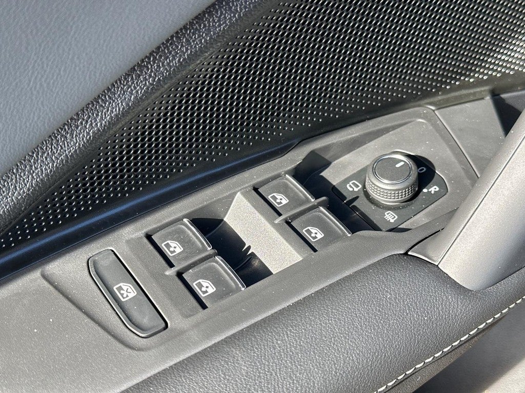 2026 Volkswagen Tiguan 2.0T SEL R-Line Turbo 4MOTION