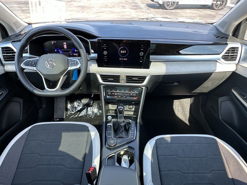 2025 Volkswagen Taos SE 4MOTION