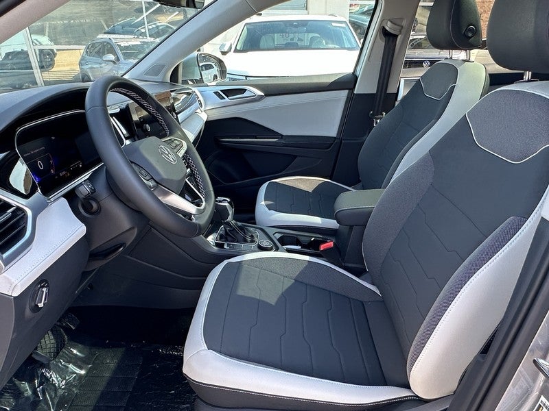 2025 Volkswagen Taos SE 4MOTION
