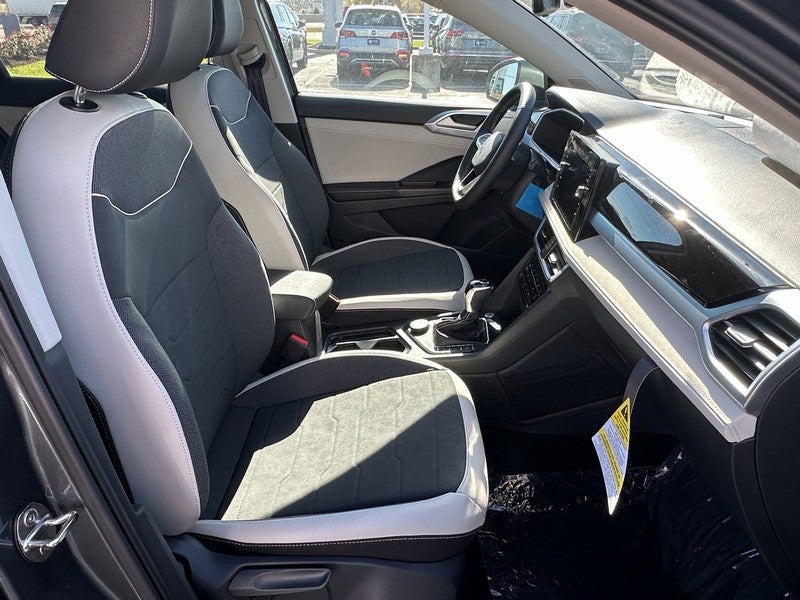 2025 Volkswagen Taos SE 4MOTION