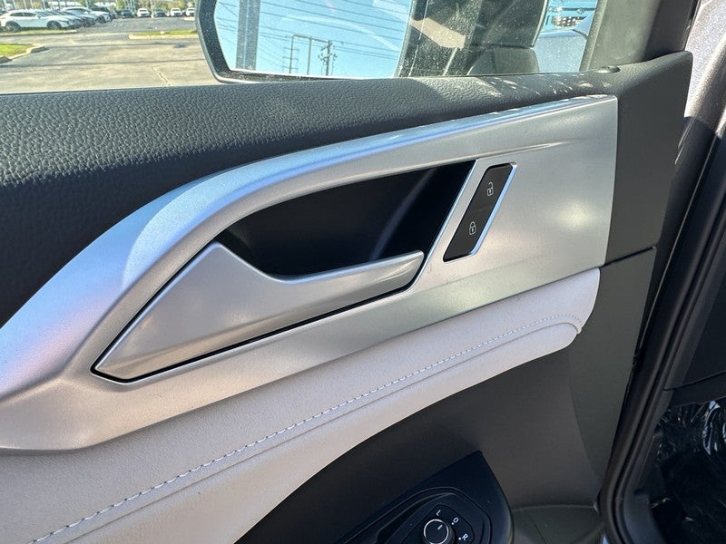 2025 Volkswagen Taos SE 4MOTION