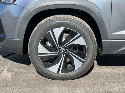 2025 Volkswagen Taos SE 4MOTION