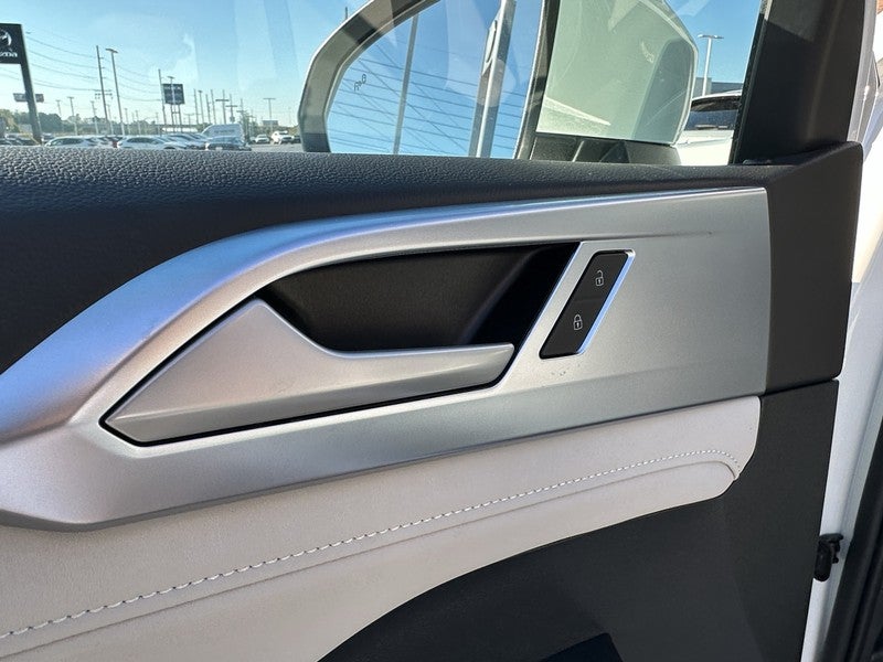 2025 Volkswagen Taos SE 4MOTION