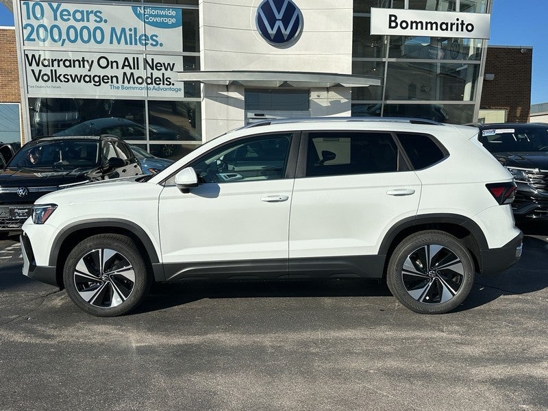 2025 Volkswagen Taos SE 4MOTION
