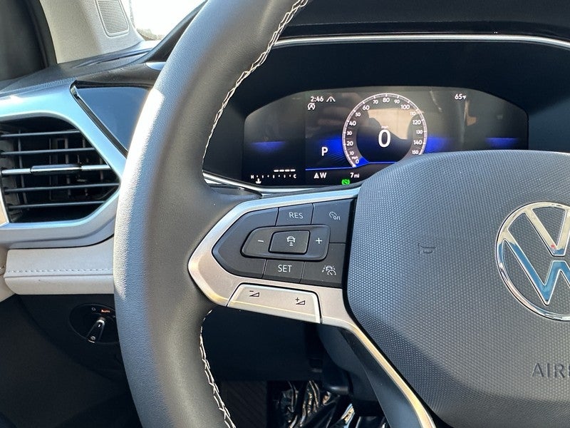 2025 Volkswagen Taos SE 4MOTION