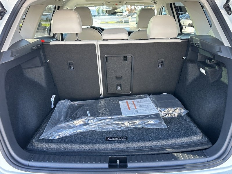 2025 Volkswagen Taos SE 4MOTION