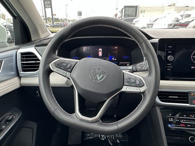 2025 Volkswagen Taos SE 4MOTION