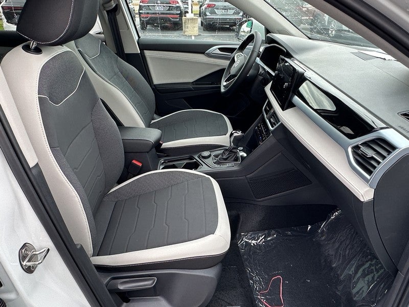 2025 Volkswagen Taos SE 4MOTION