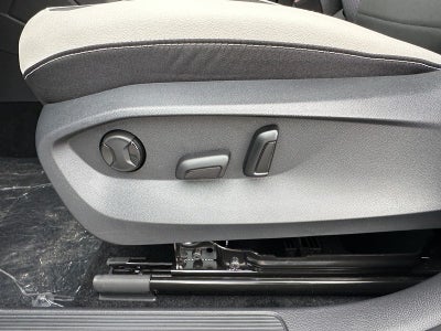 2025 Volkswagen Taos SE 4MOTION