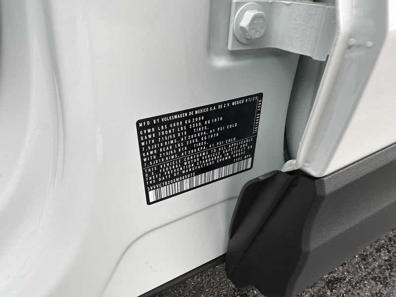 2025 Volkswagen Taos SE 4MOTION