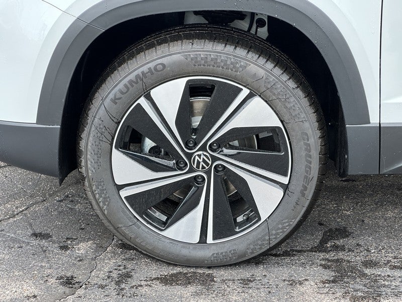 2025 Volkswagen Taos SE 4MOTION
