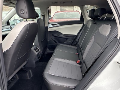 2025 Volkswagen Taos SE 4MOTION