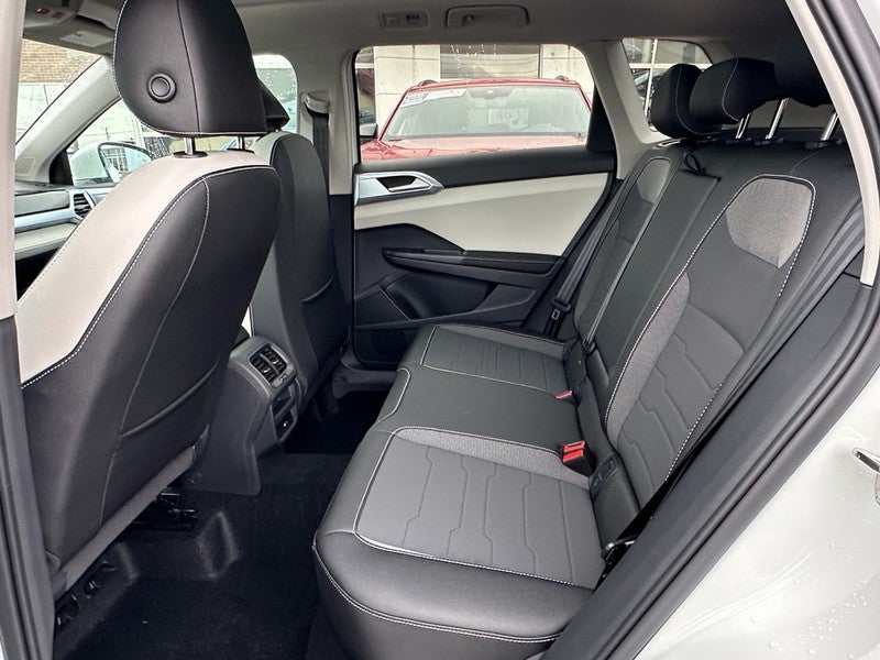 2025 Volkswagen Taos SE 4MOTION