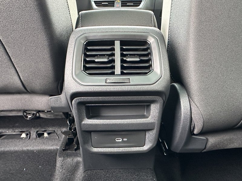 2025 Volkswagen Taos SE 4MOTION