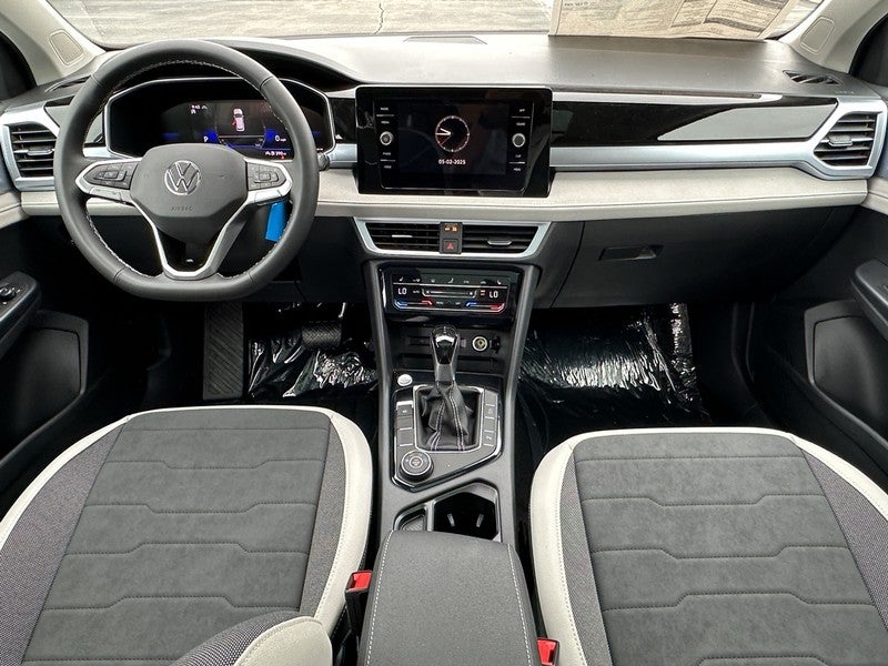 2025 Volkswagen Taos SE 4MOTION