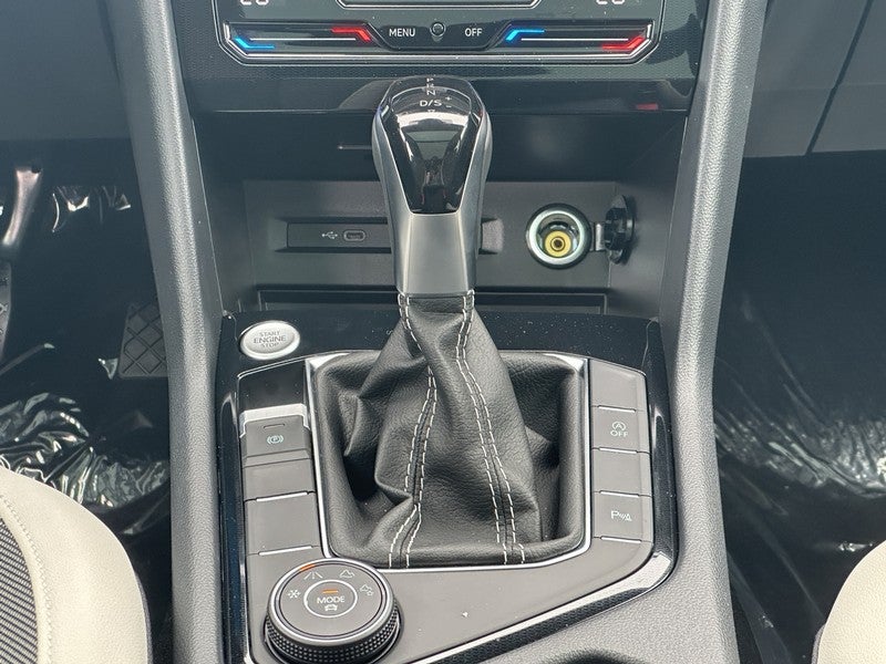 2025 Volkswagen Taos SE 4MOTION