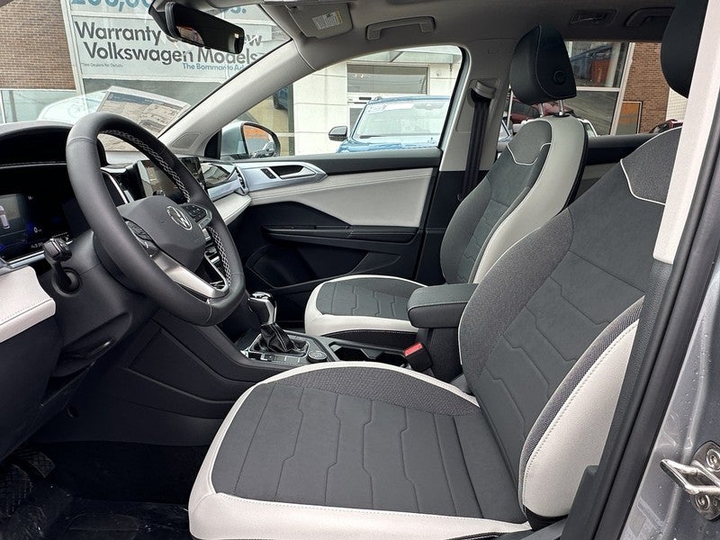 2025 Volkswagen Taos SE 4MOTION
