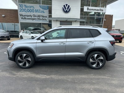 2025 Volkswagen Taos SE 4MOTION