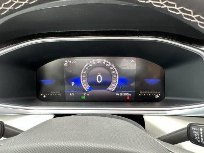 2025 Volkswagen Taos SE 4MOTION