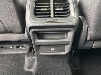 2025 Volkswagen Taos SE 4MOTION