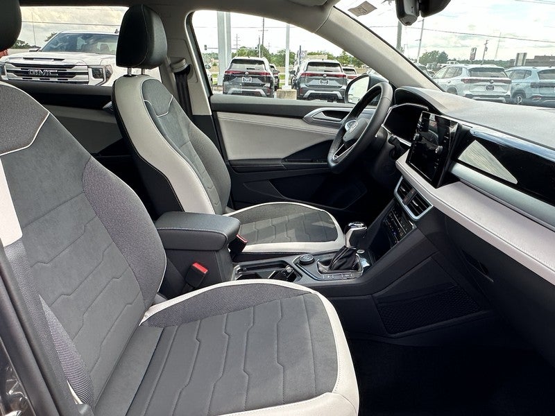 2025 Volkswagen Taos SE 4MOTION