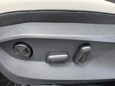 2025 Volkswagen Taos SE 4MOTION