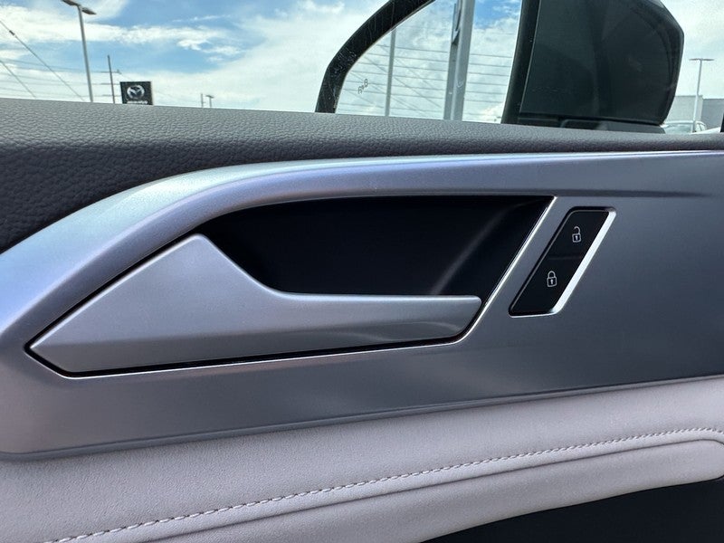 2025 Volkswagen Taos SE 4MOTION