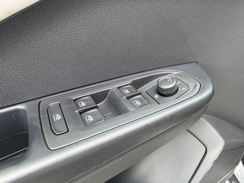 2025 Volkswagen Taos SE 4MOTION