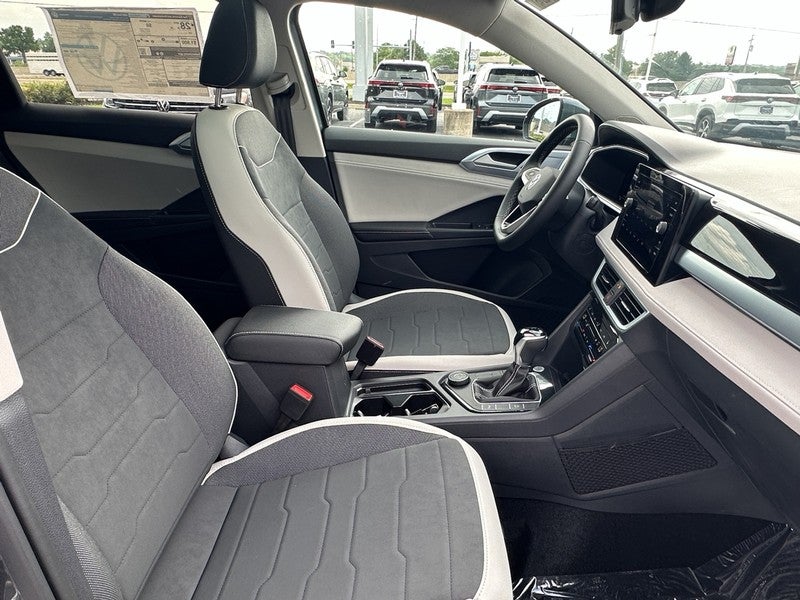 2025 Volkswagen Taos SE 4MOTION