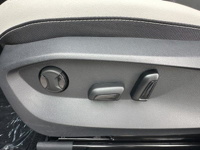 2025 Volkswagen Taos SE 4MOTION