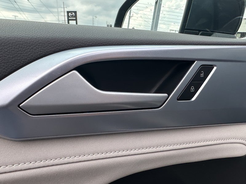 2025 Volkswagen Taos SE 4MOTION