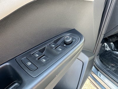 2025 Volkswagen Taos SE 4MOTION