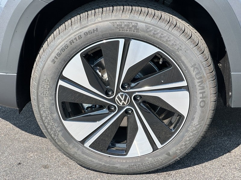2025 Volkswagen Taos SE 4MOTION