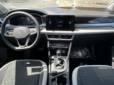 2025 Volkswagen Taos SE 4MOTION