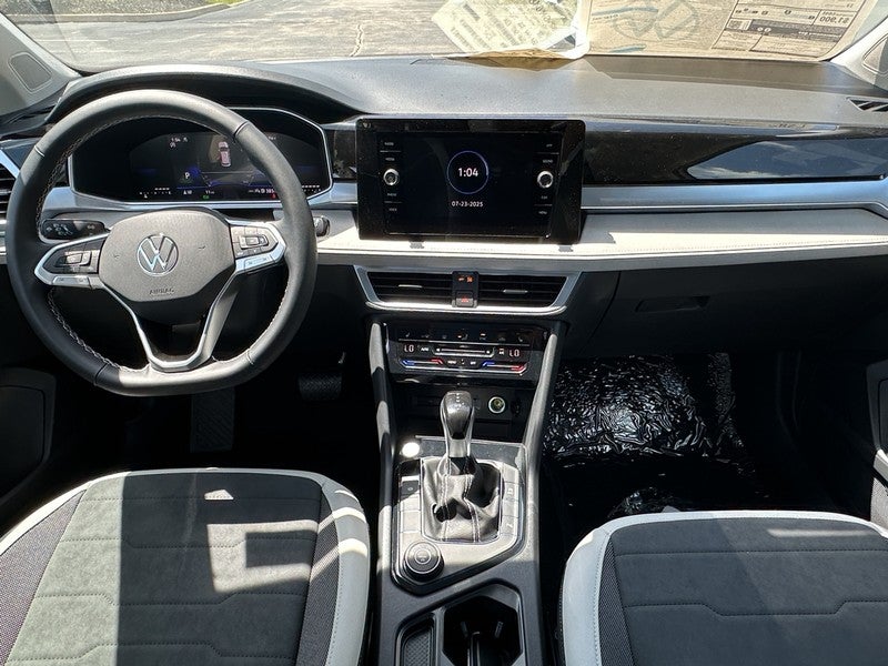 2025 Volkswagen Taos SE 4MOTION