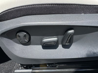 2025 Volkswagen Taos SE 4MOTION