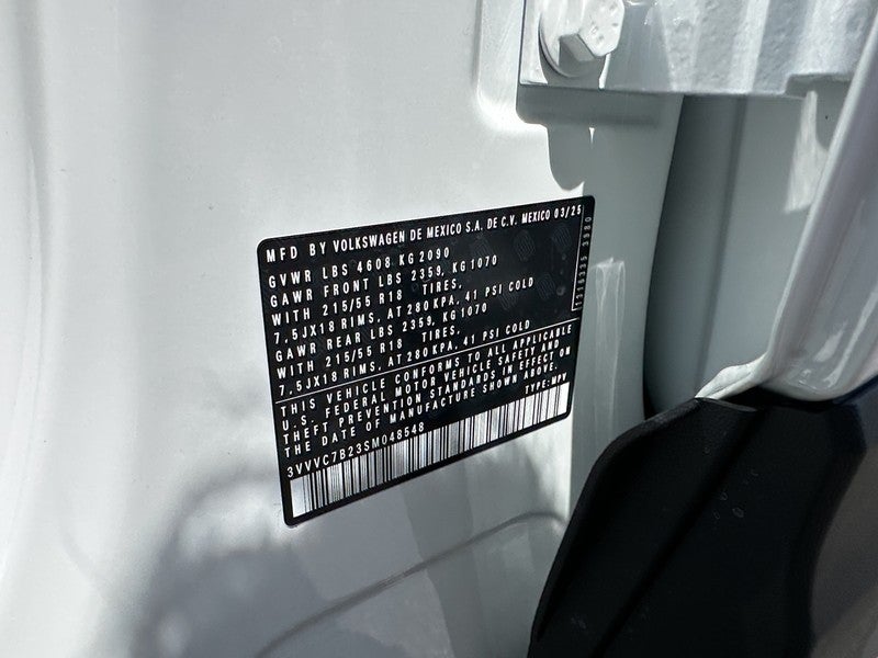 2025 Volkswagen Taos SE 4MOTION