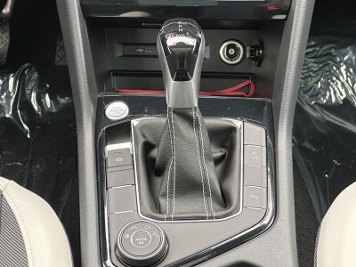 2025 Volkswagen Taos SE 4MOTION