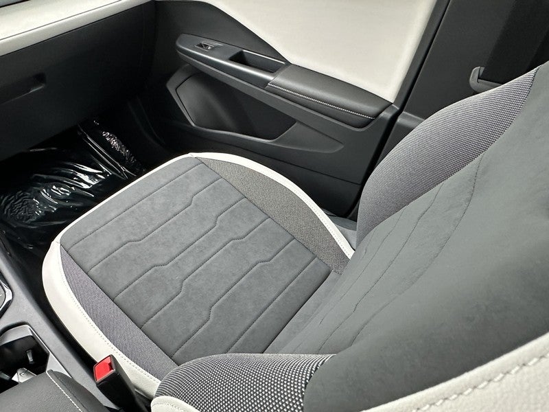 2025 Volkswagen Taos SE 4MOTION