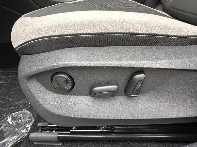 2025 Volkswagen Taos SE 4MOTION